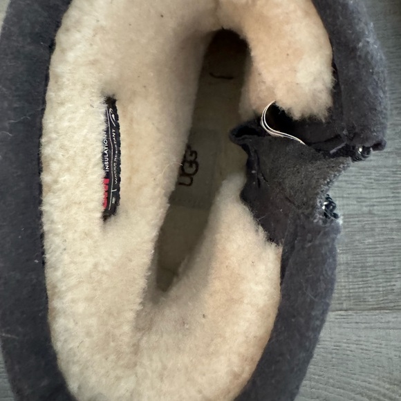 UGG Kids Bayson II Snow Boot with 3M Thinsulate Lining Boys US Size 6 - Picture 14 of 16